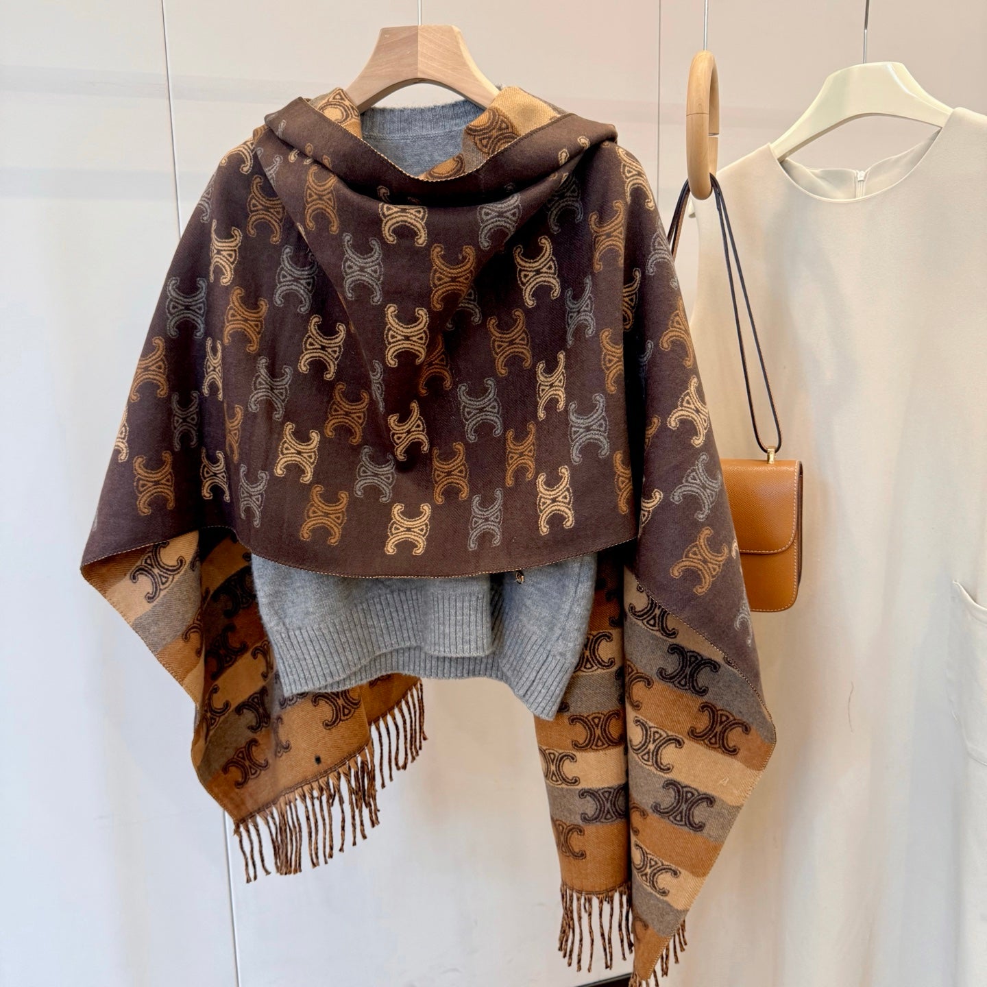 185RF66WDE Stylish Winter Scarves