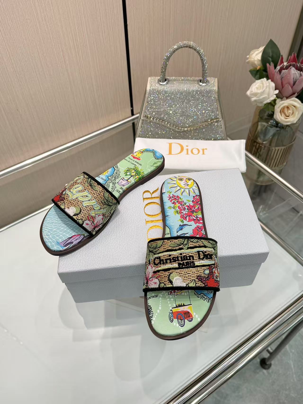 285ZD67ZDE Stylish Peather Slippers