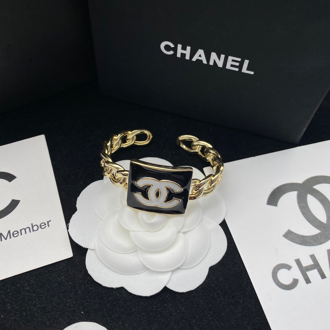 1XC567KDE Stylish bracelet