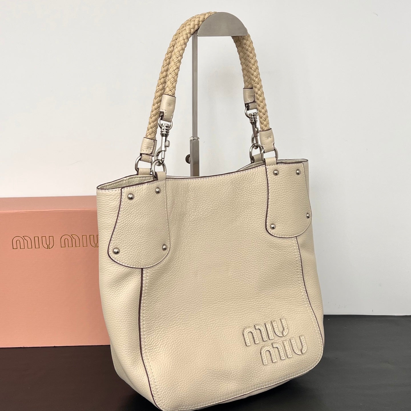 15RA3BDE Stylish leather bag
