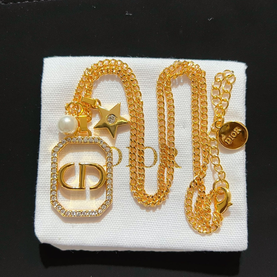 15ND8XDE Stylish Necklaces