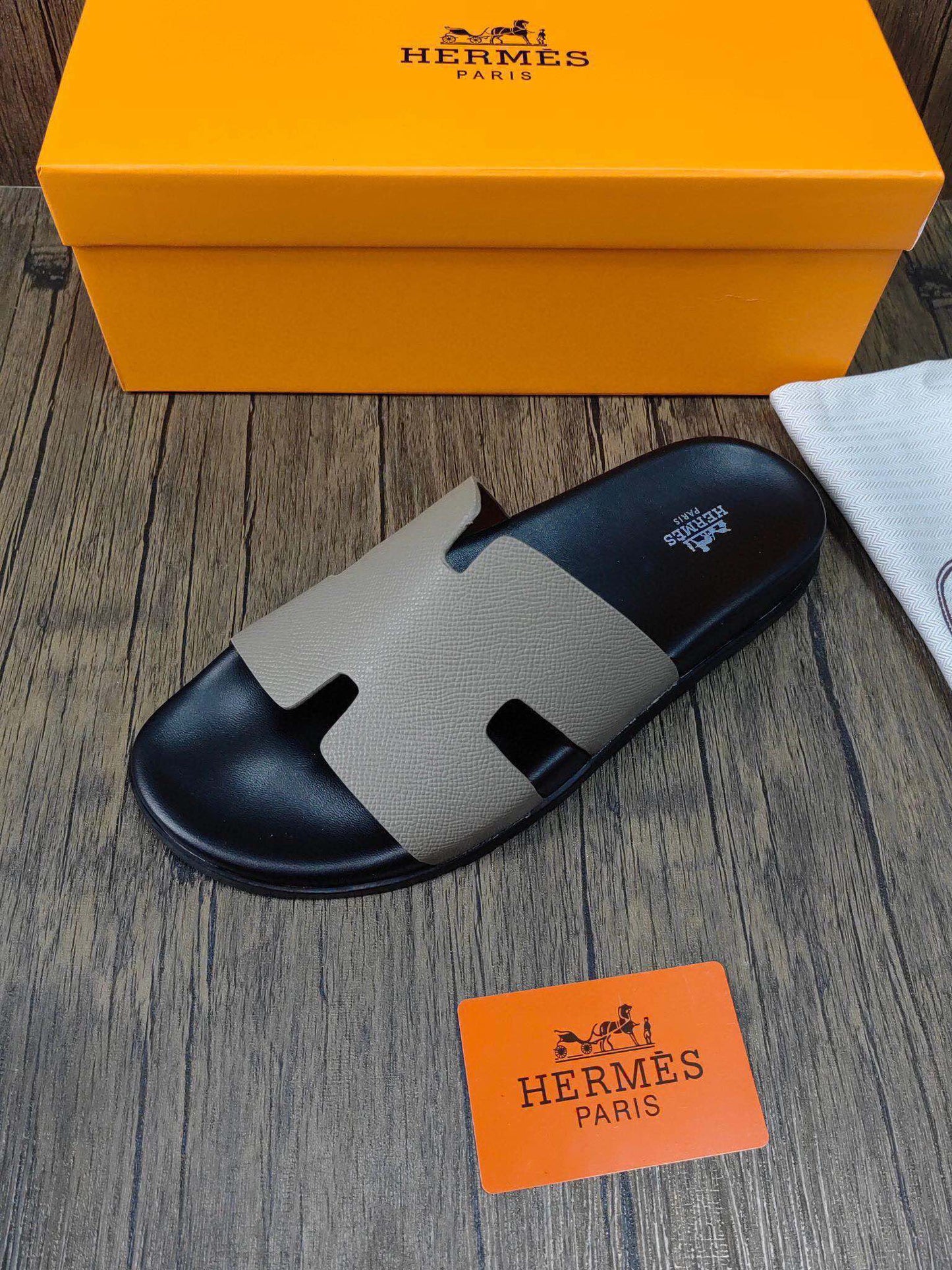 5YH60ZDE Stylish Slippers