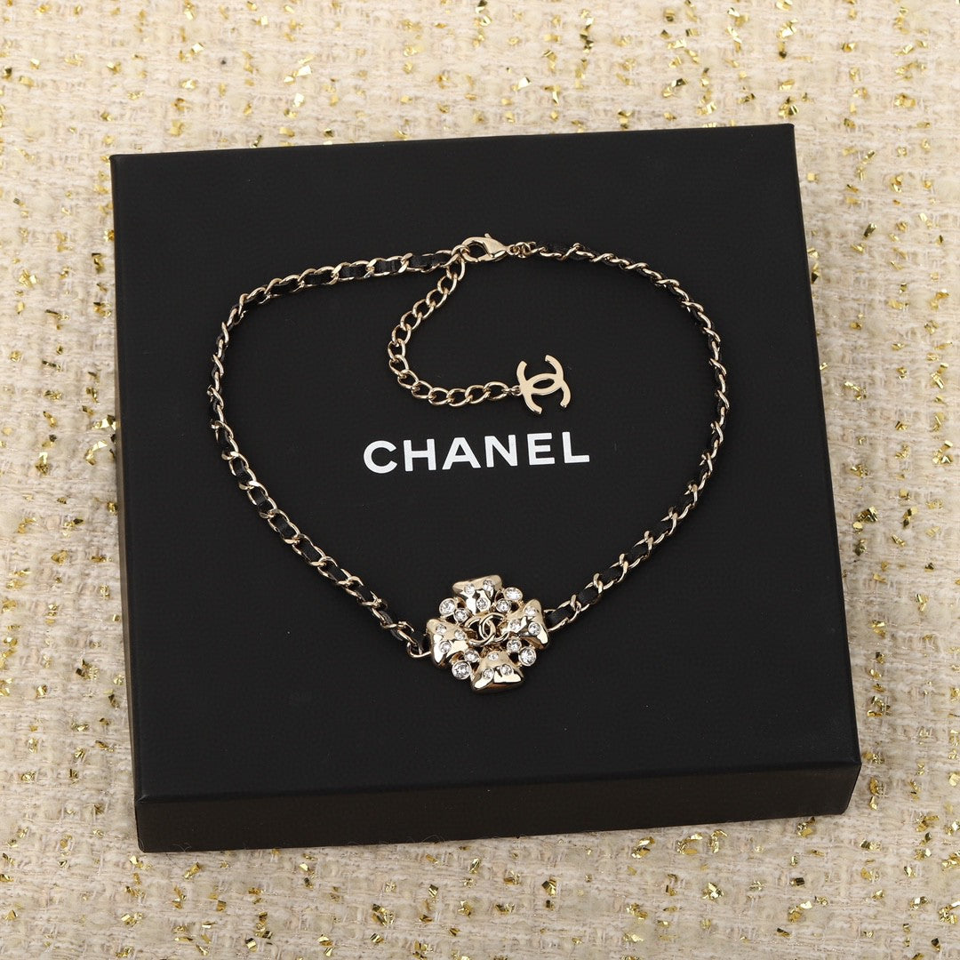 175RC91XDE Stylish Necklace