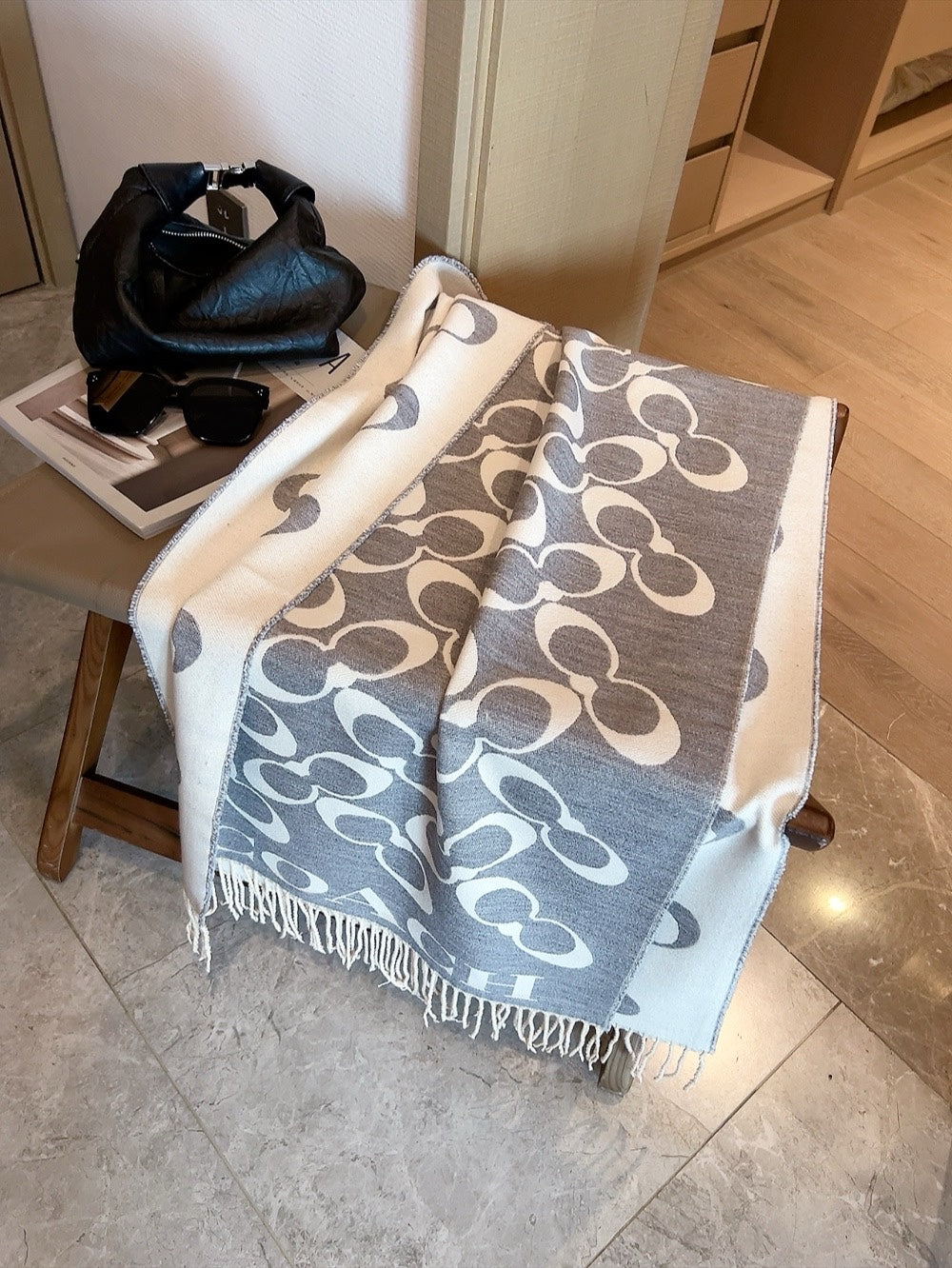 185ZA10WDE Stylish Winter Scarves
