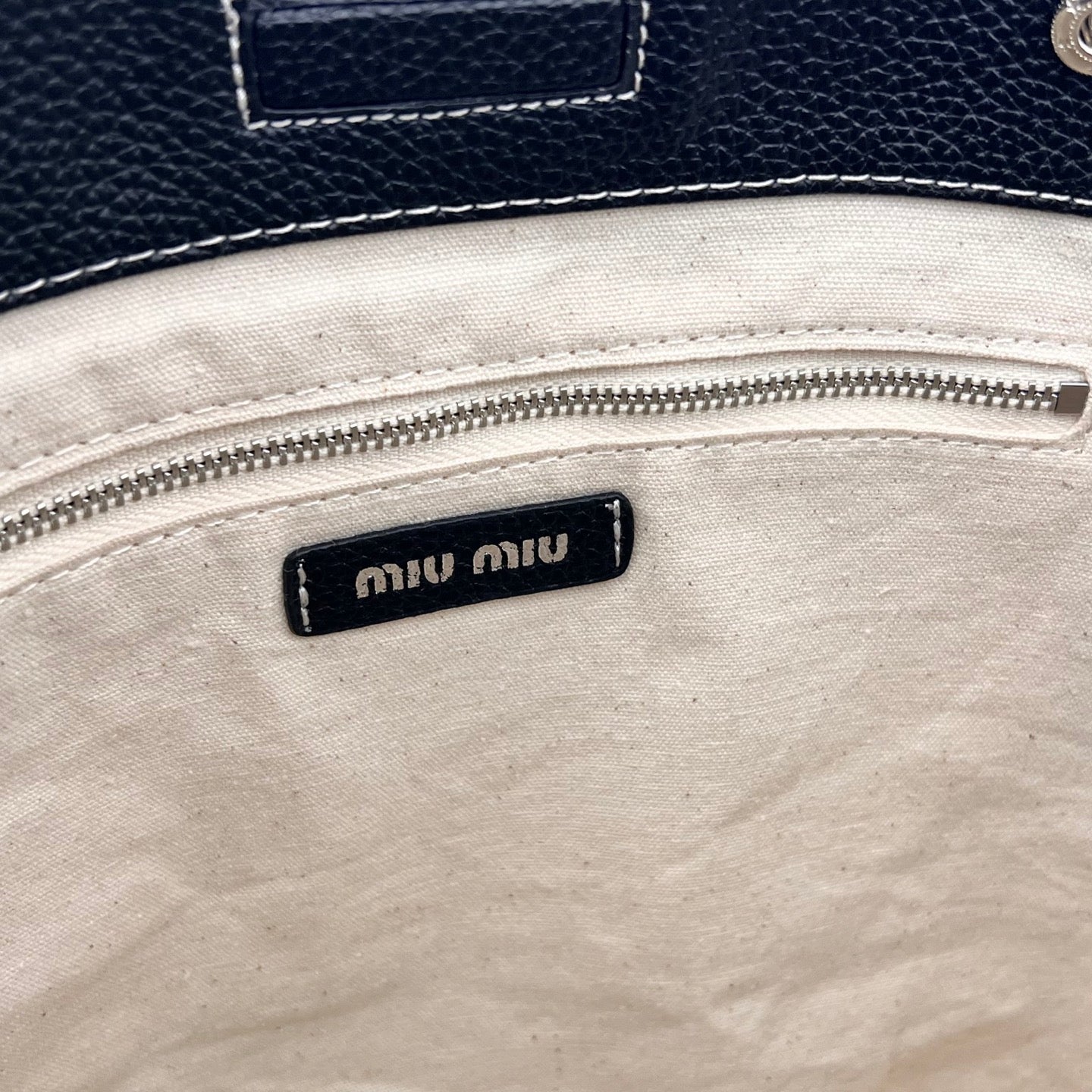 15RA3BDE Stylish leather bag