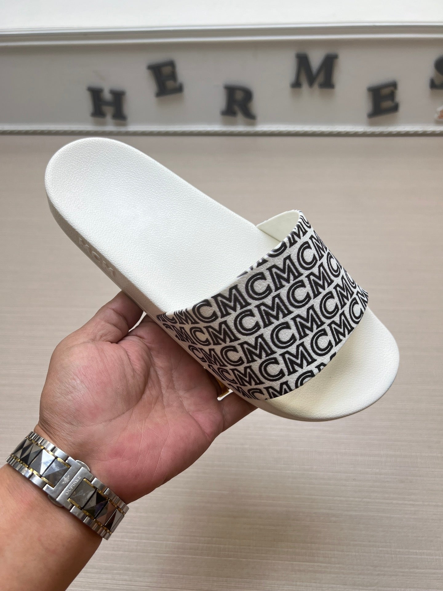 54M45ZDE Stylish slippers