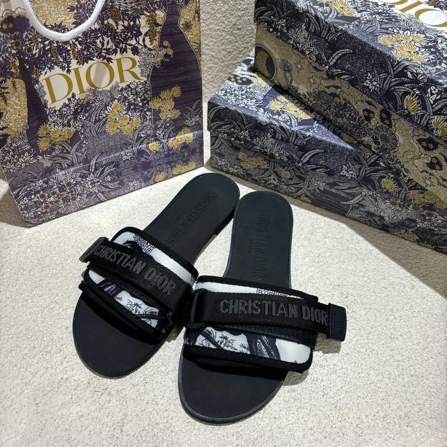 14D17ZDE Stylish slippers