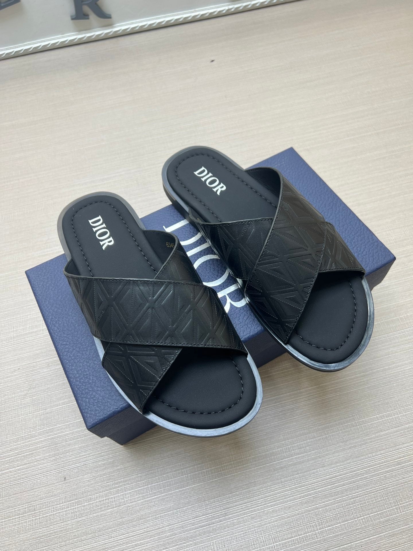 54D78ZDE Stylish slippers
