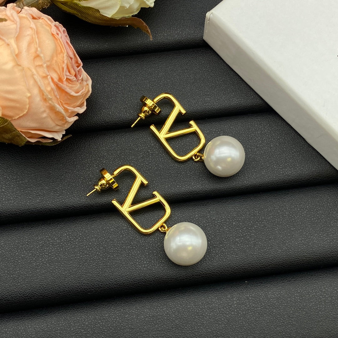 14VL712EDE Stylish Earrings