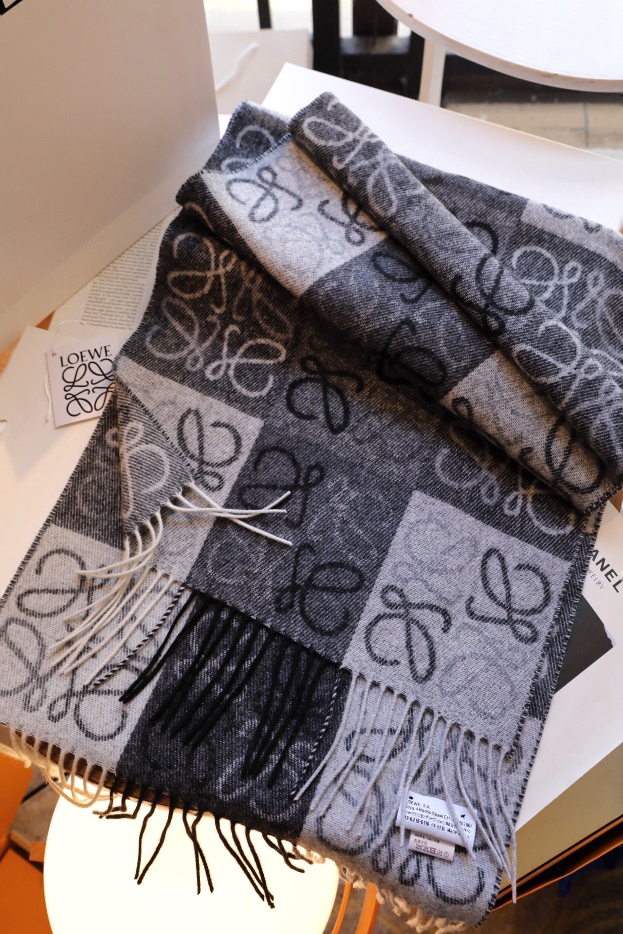 175RA13WDE Stylish Winter Scarves
