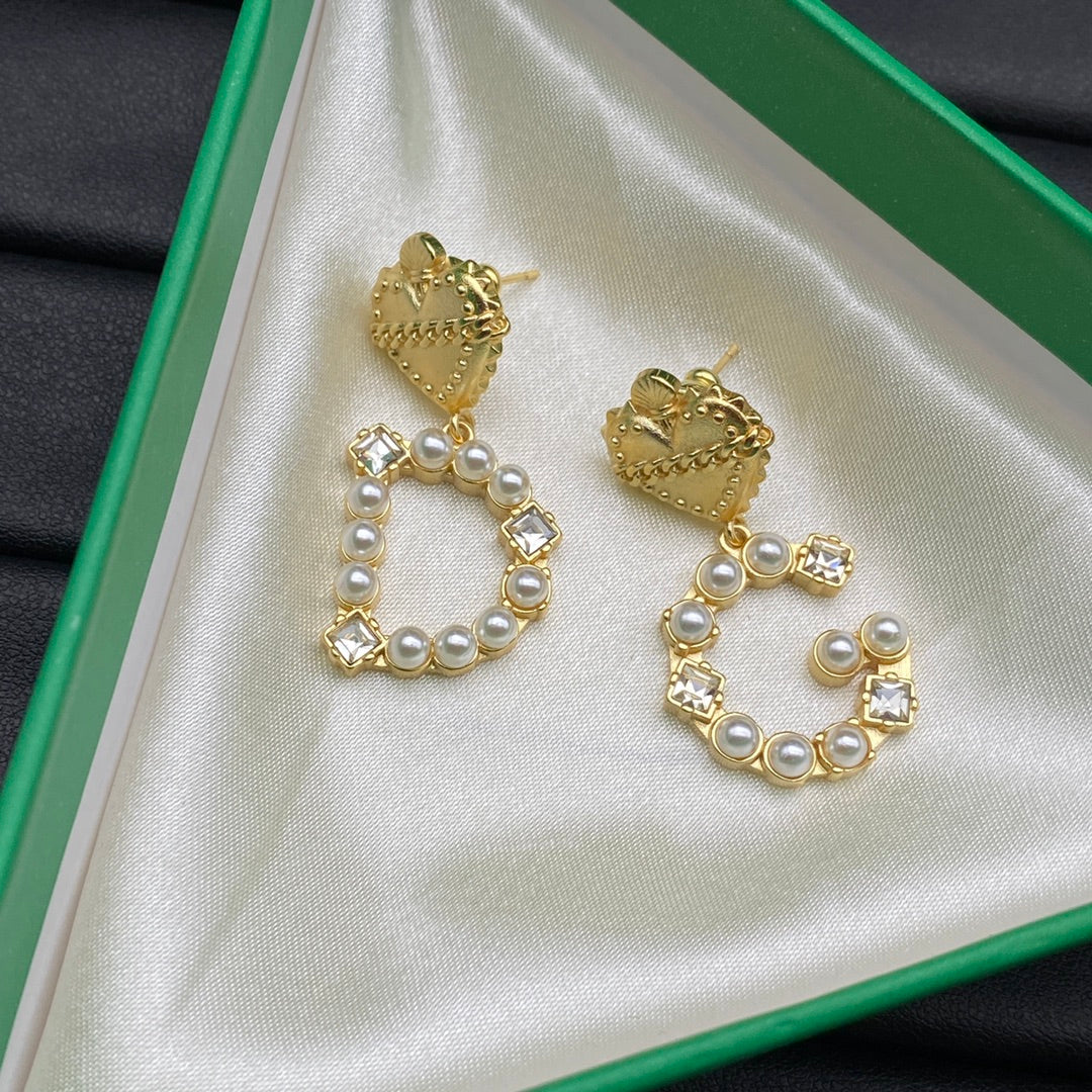 14D1070EDE Stylish Earrings
