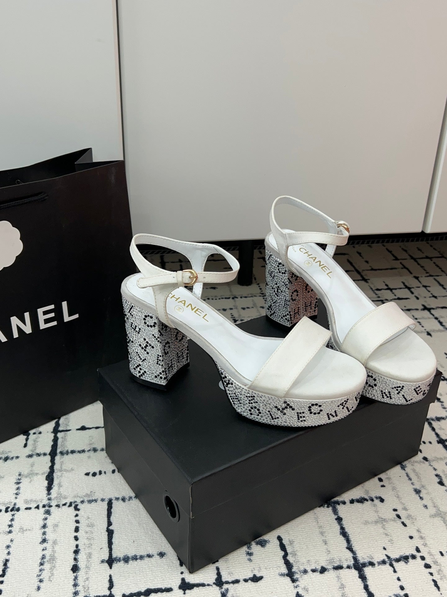14C41ZDE Stylish High heels