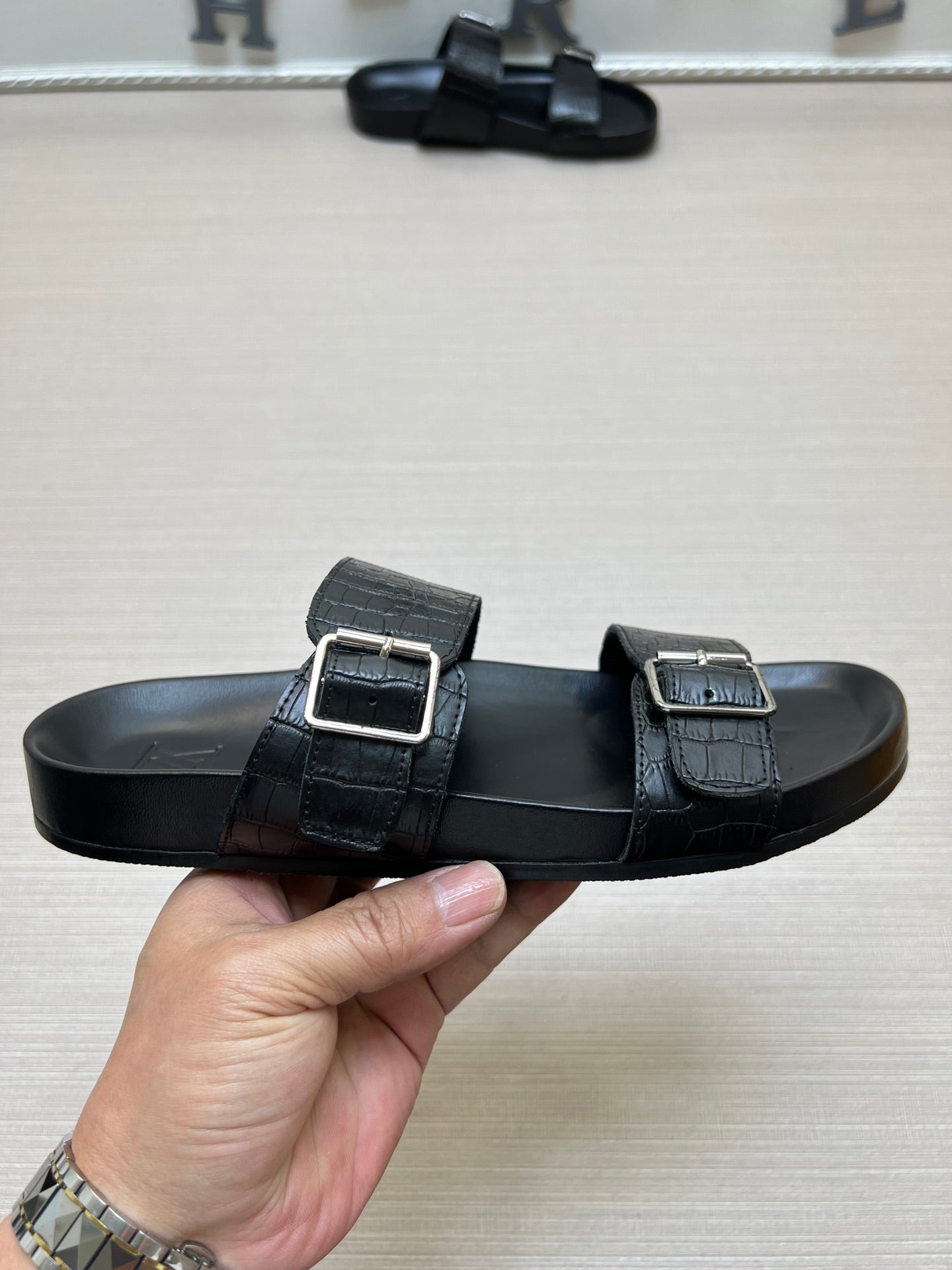 54E87ZDE Stylish slippers