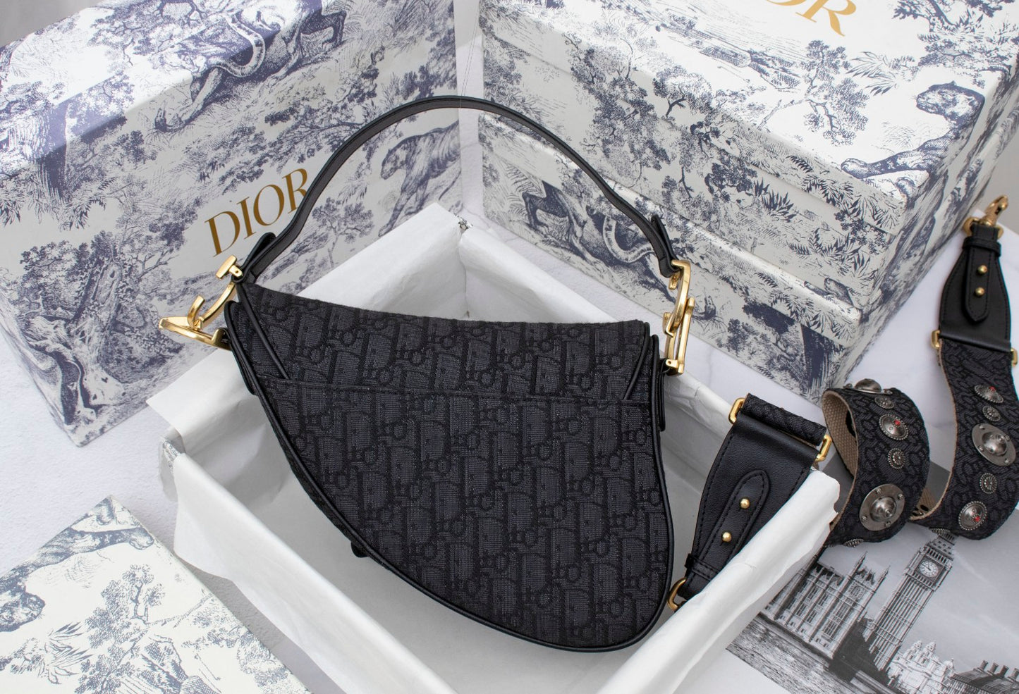 5D12BDE Stylish leather bag