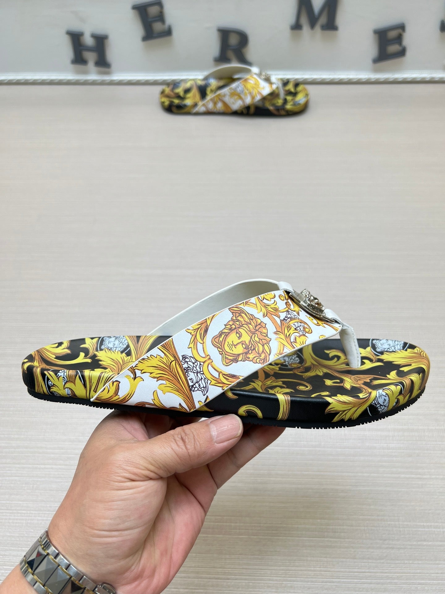 54V96ZDE Stylish slippers