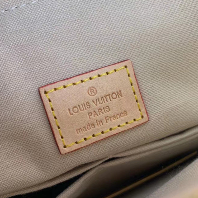2E108BDE Stylish leather bag