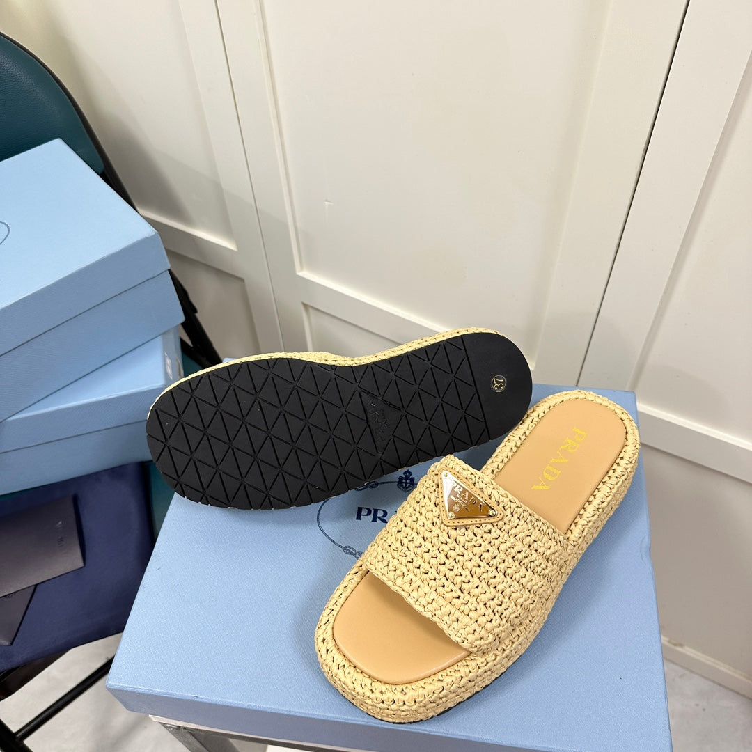 14PD27ZDE Stylish slippers