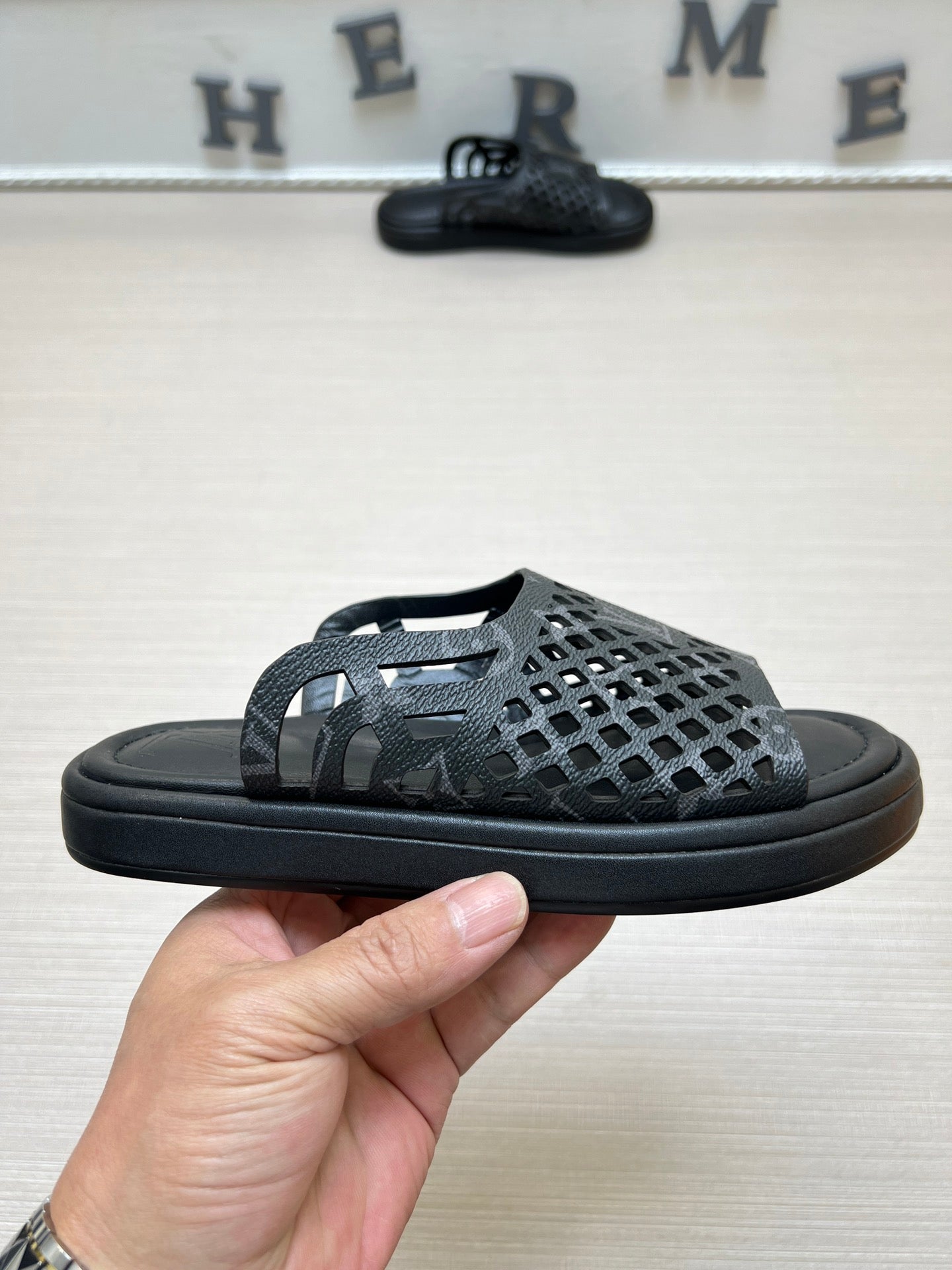 54E83ZDE Stylish slippers
