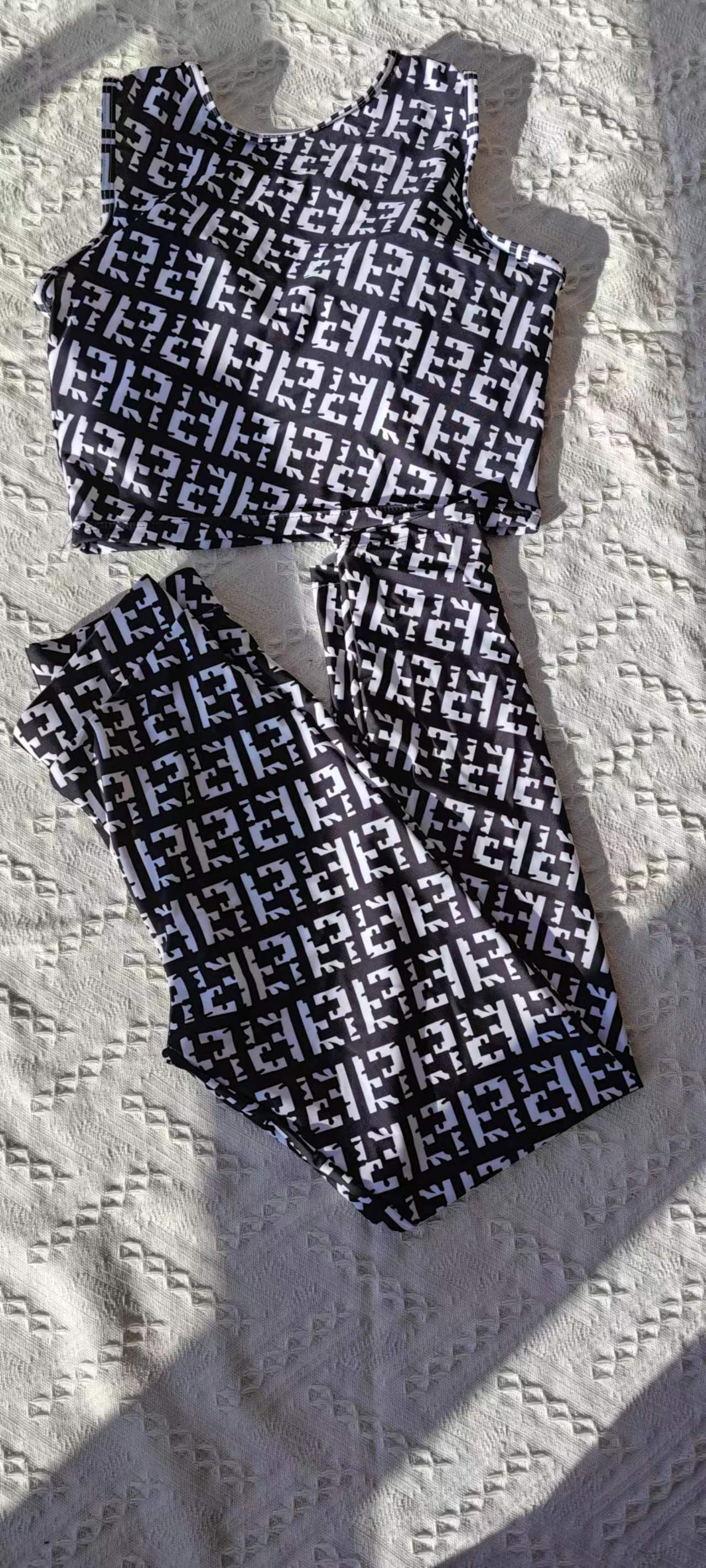 14A23YDE Stylish Long sleeve swimsuit