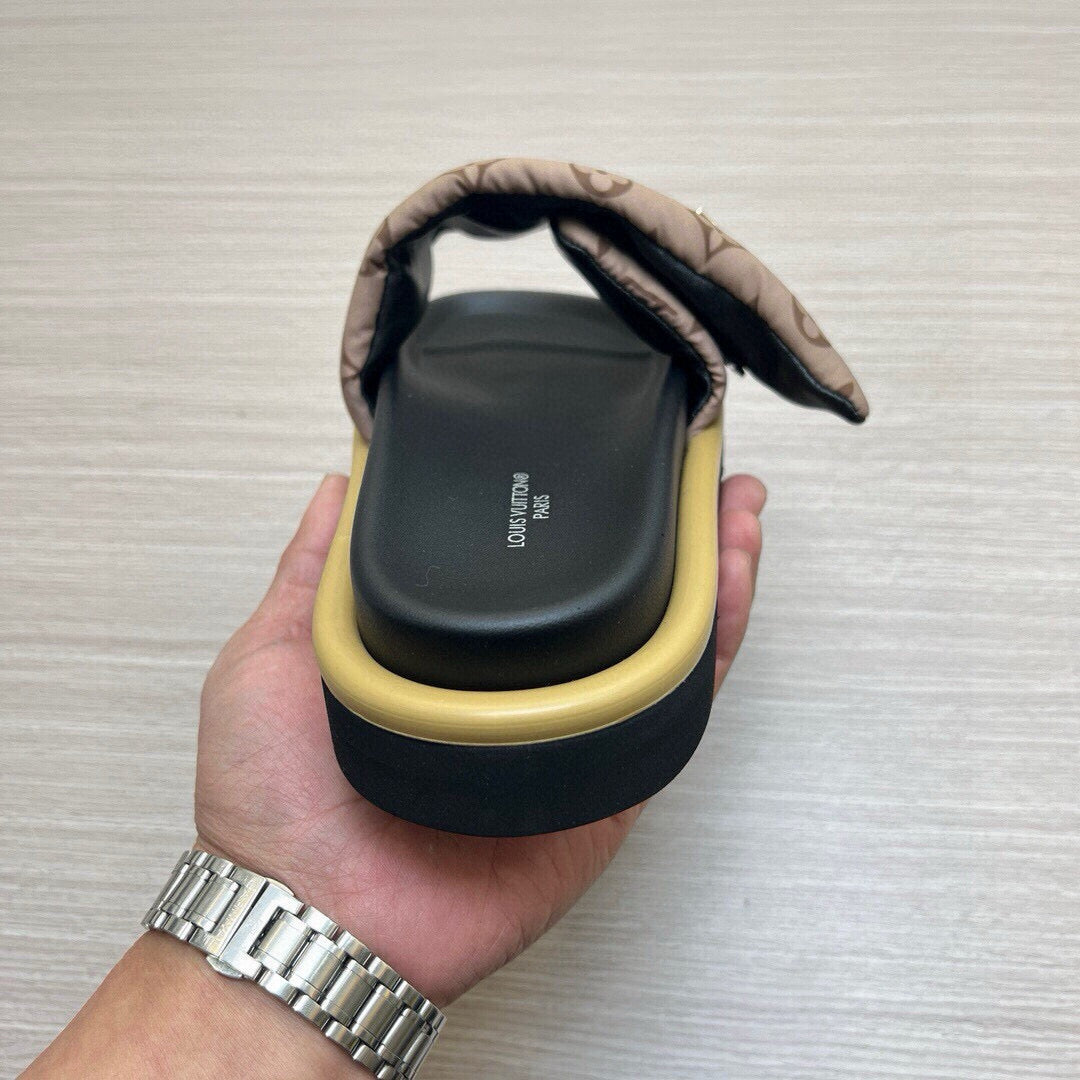 5QE10ZDE Stylish Slippers