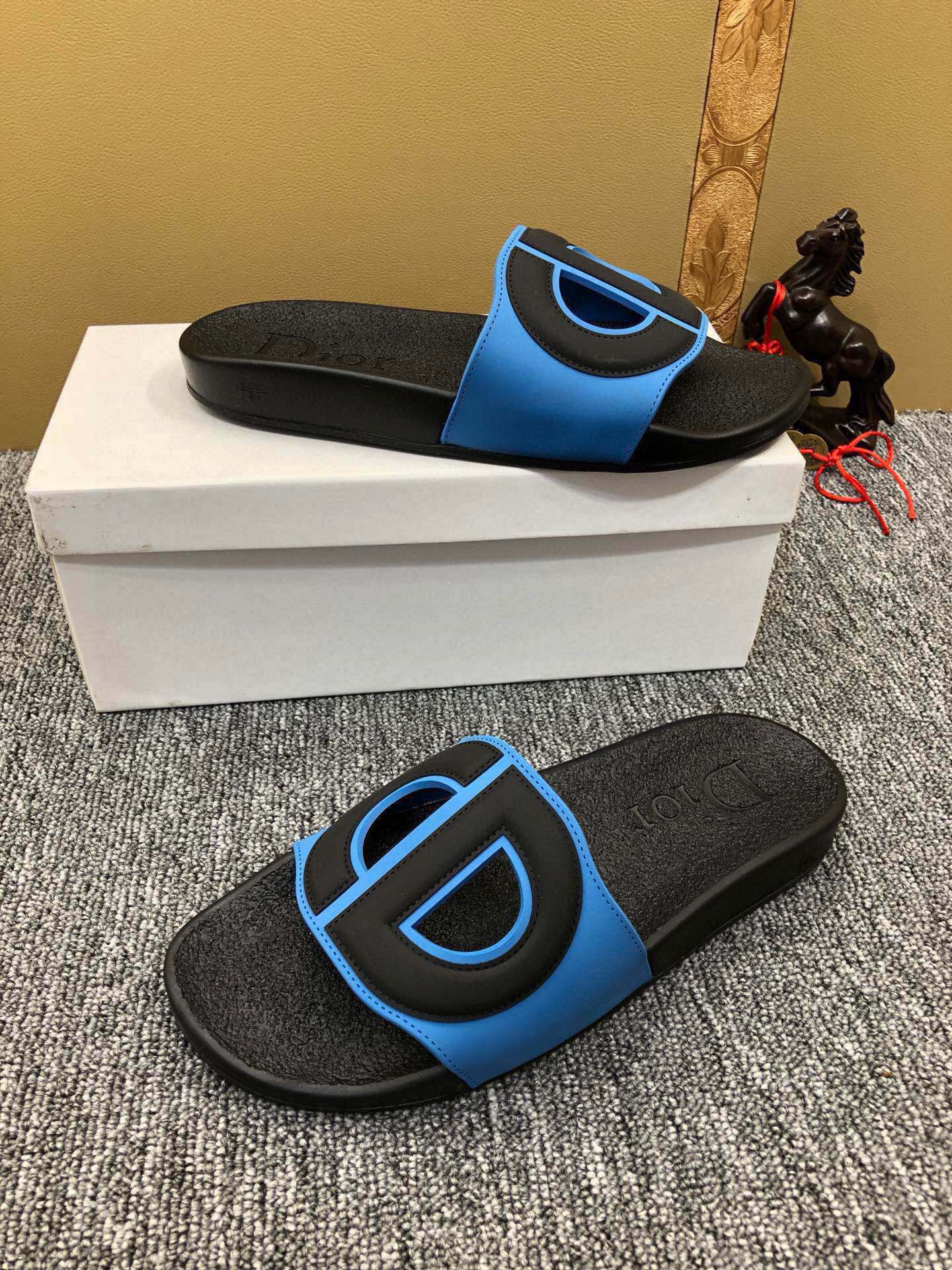 54D51ZDE Stylish slippers