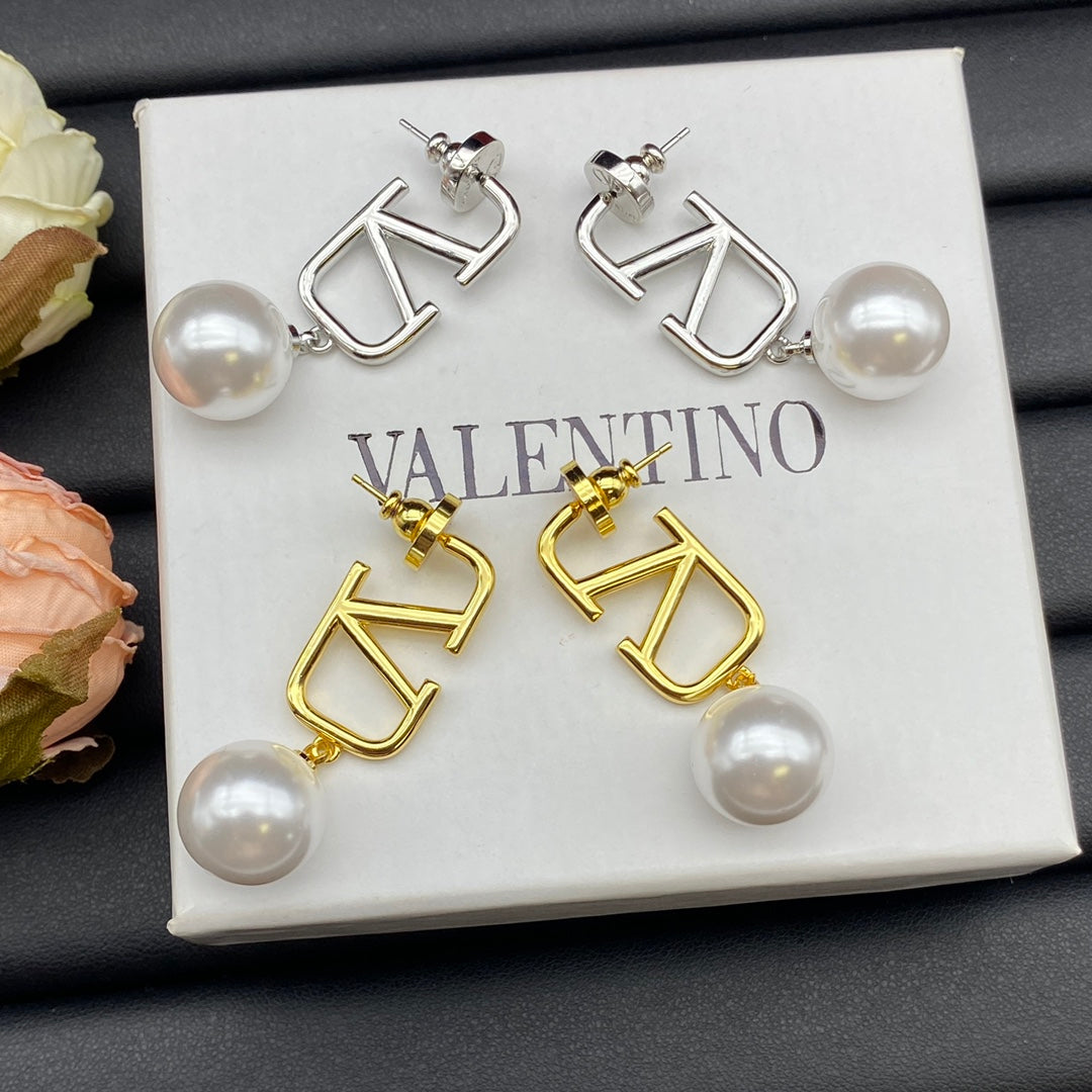 14VL712EDE Stylish Earrings