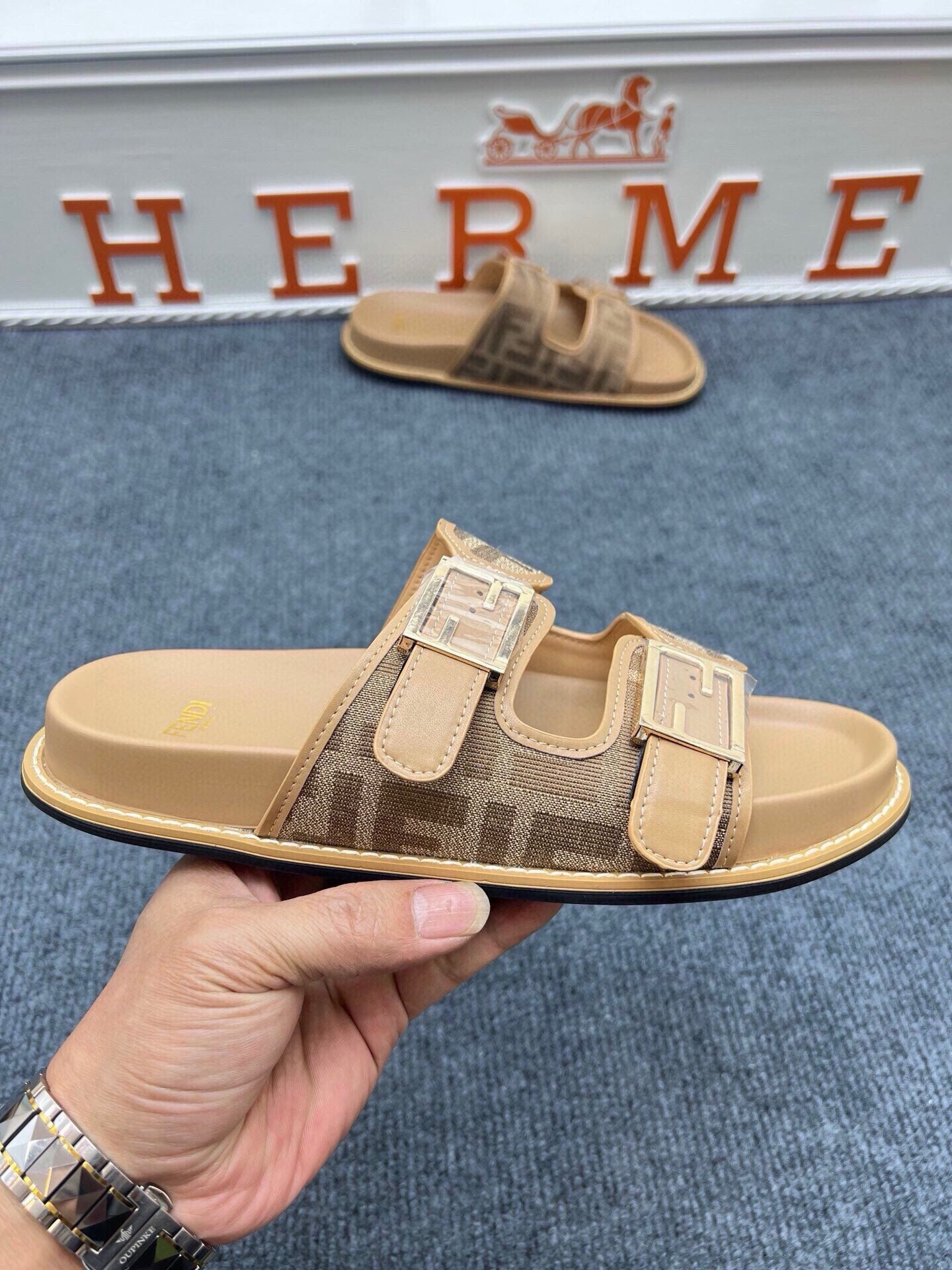 54F38ZDE Stylish slippers