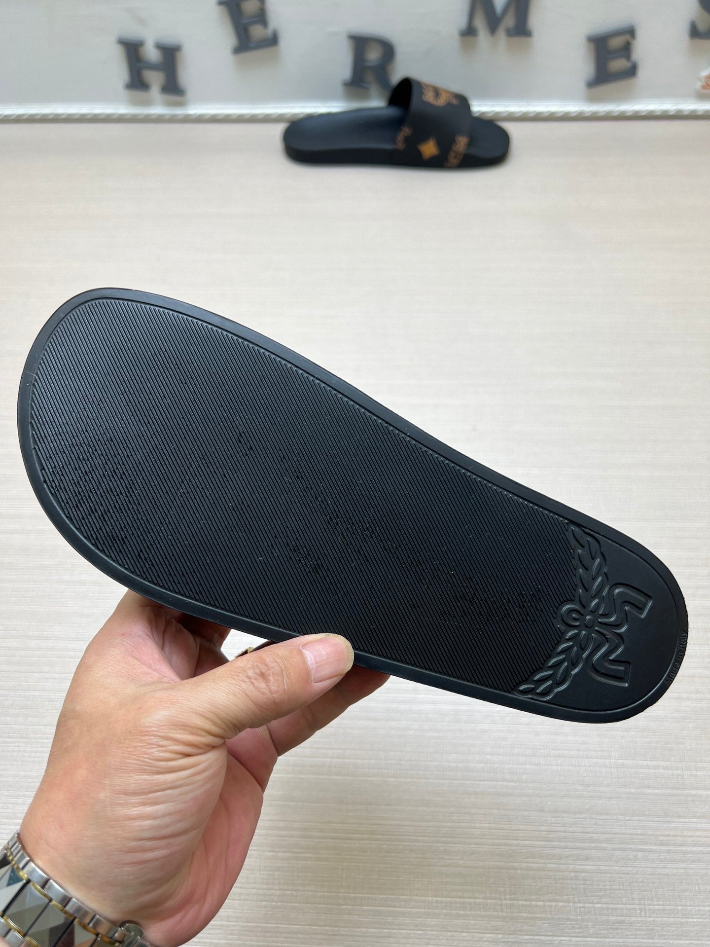 54M43ZDE Stylish slippers