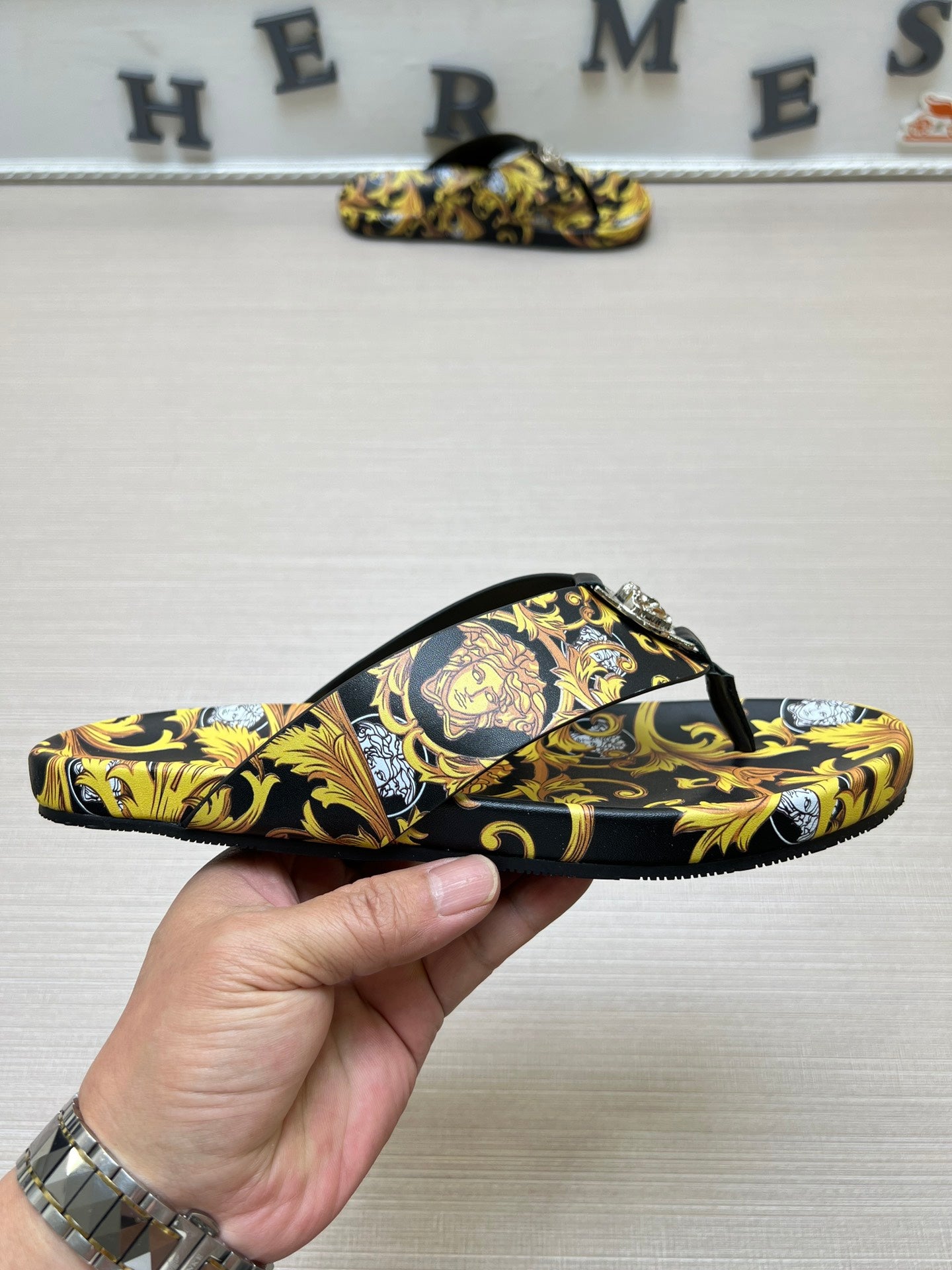 54V96ZDE Stylish slippers