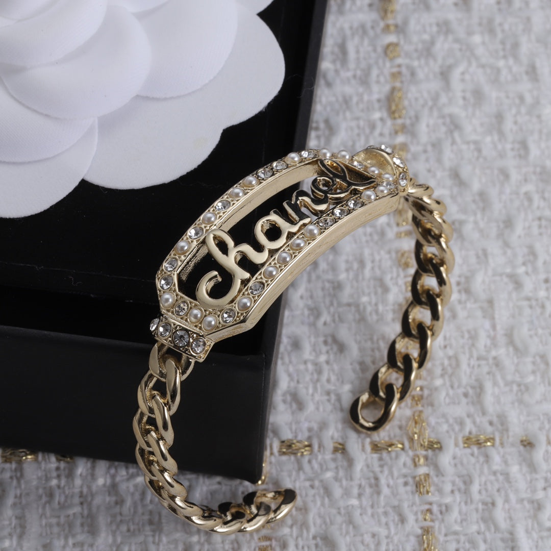 1YC17KDE Stylish Bracelets