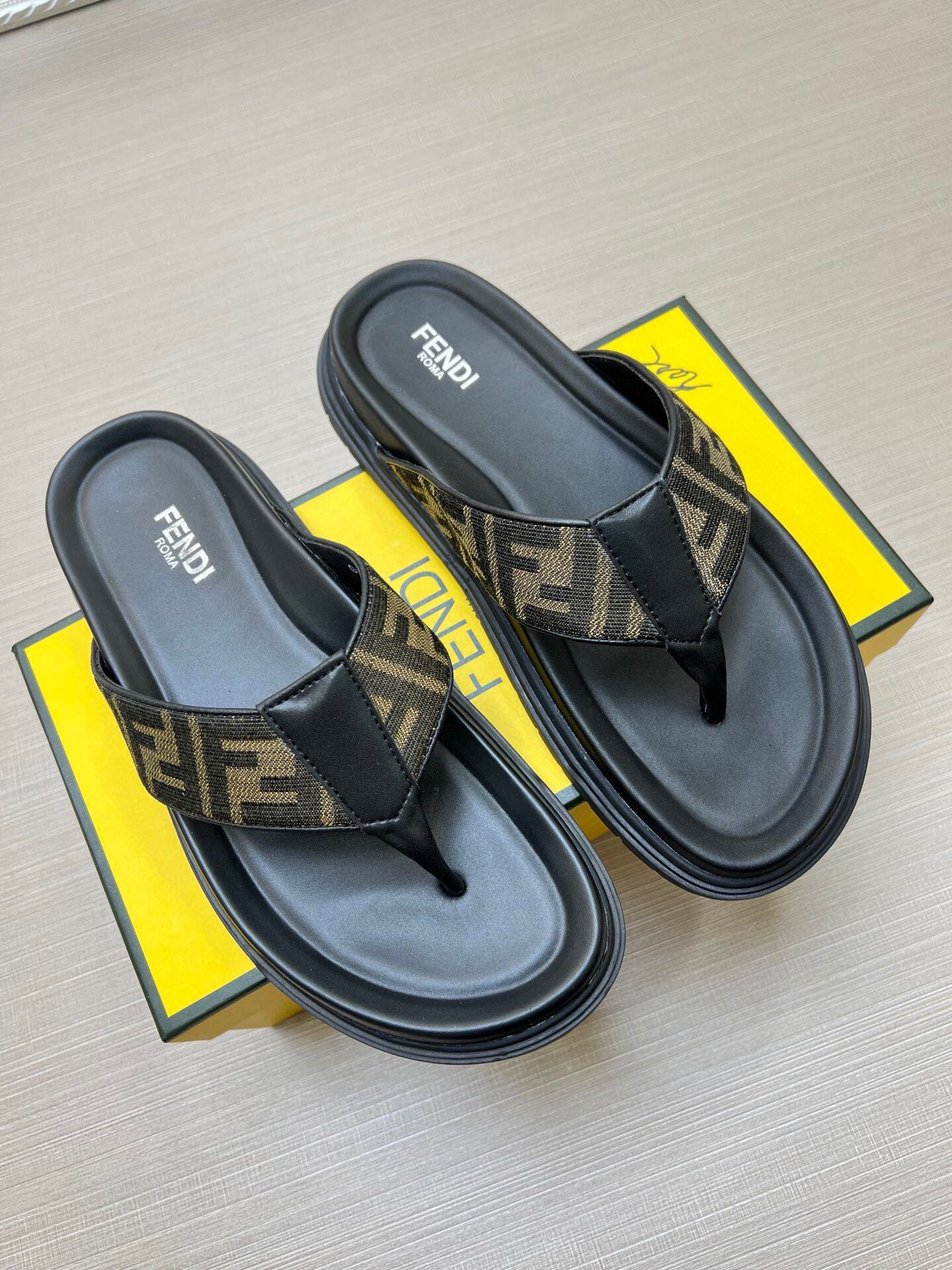 5LF222ZDE Stylish Slippers