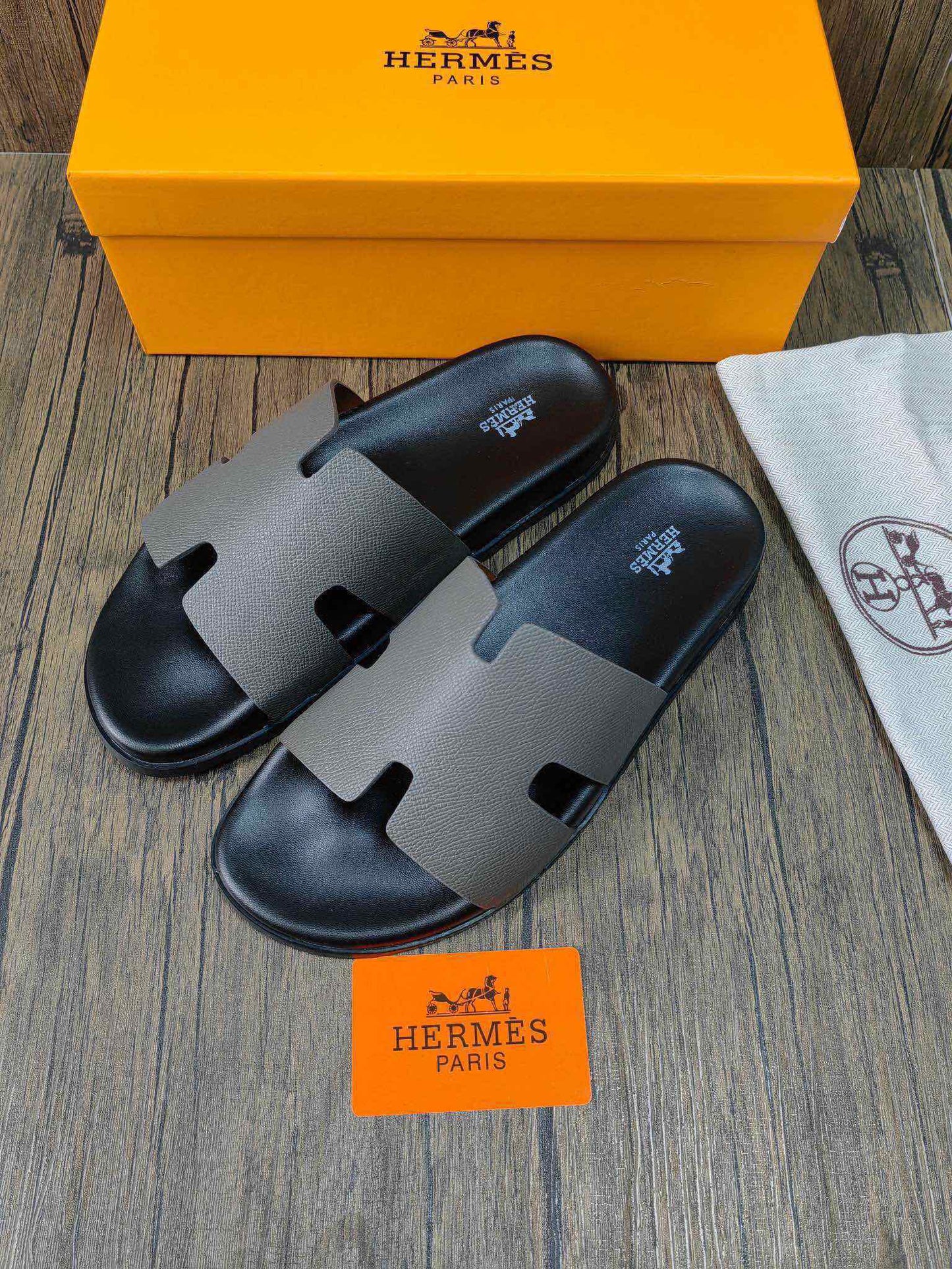 5YH60ZDE Stylish Slippers