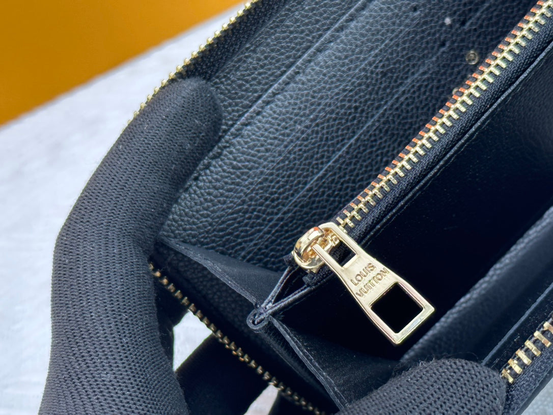 15RE79BDE Stylish leather bag