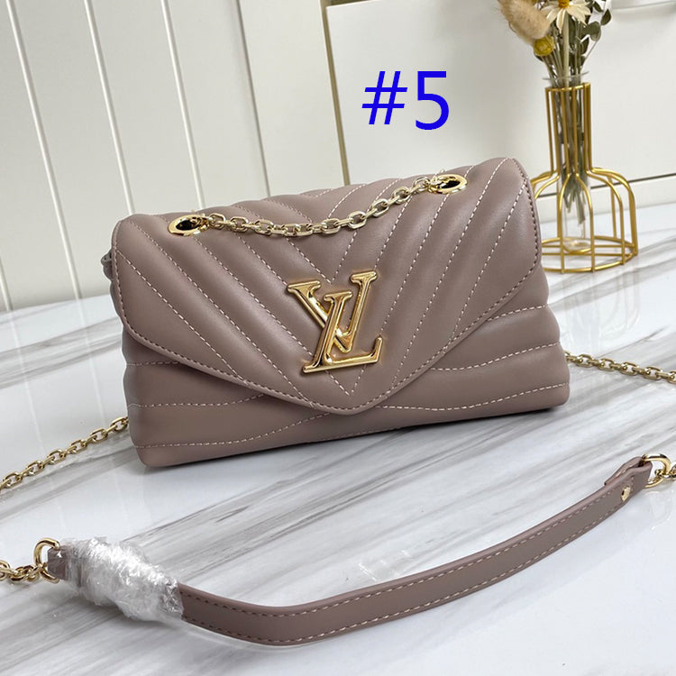 AE028BDE Stylish leather bag