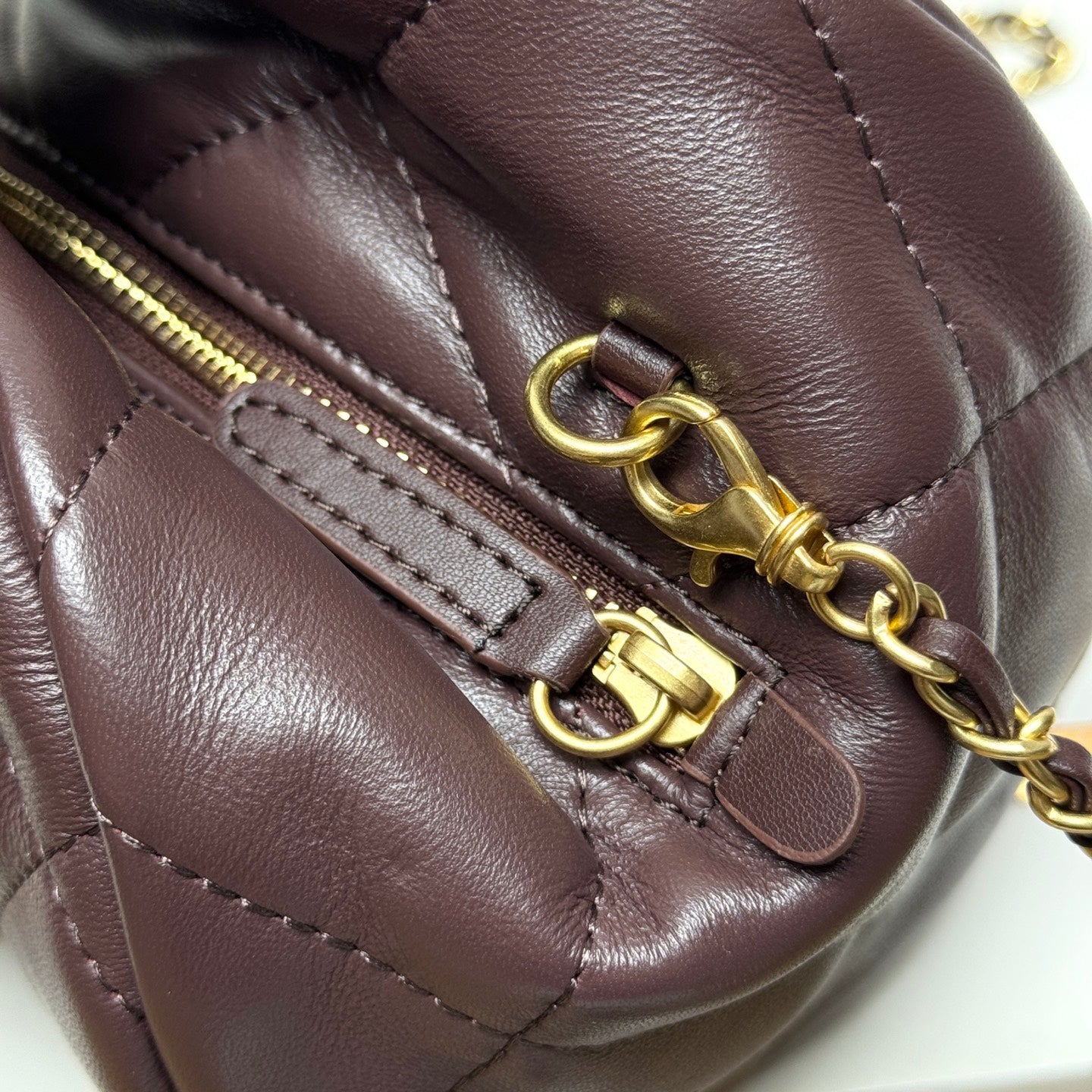 15RC49BDE Stylish leather bag