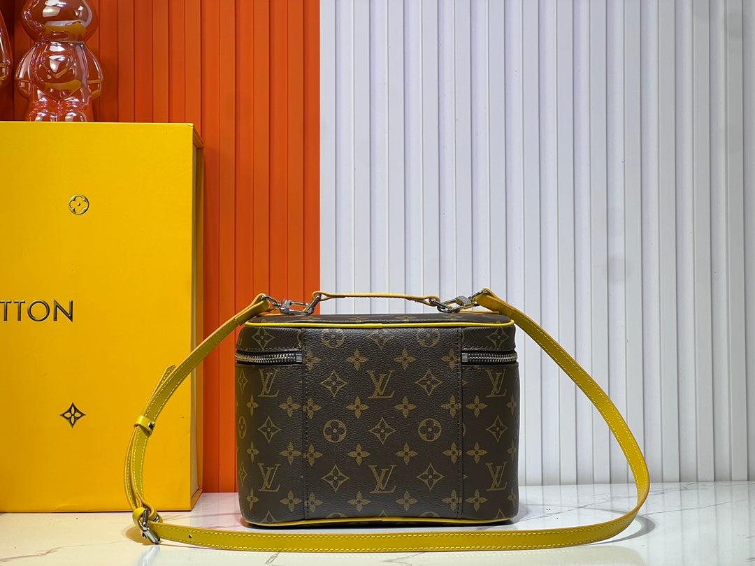 15XE10BDE Stylish leather bag