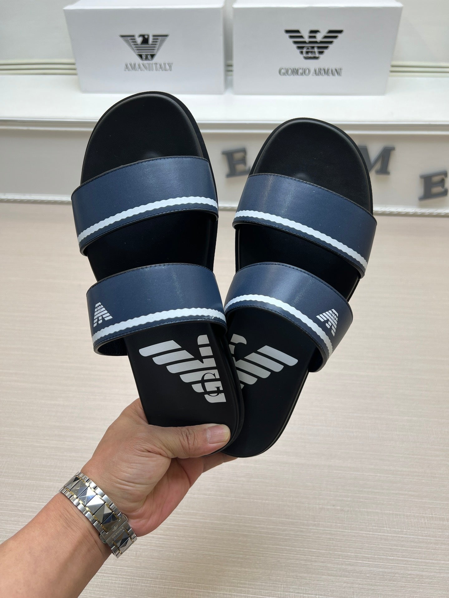 54A104ZDE Stylish slippers