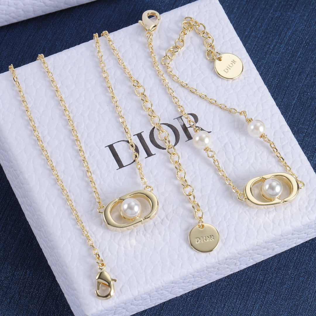 175RD24XDE Stylish Necklaces .