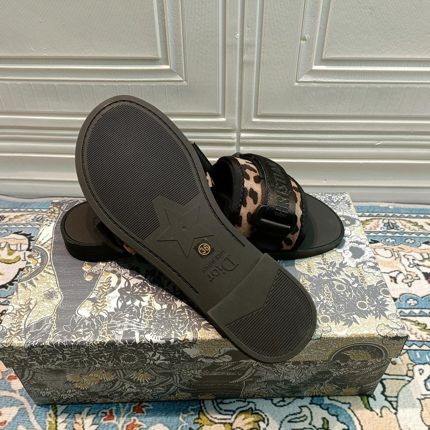 14D20ZDE Stylish Slippers