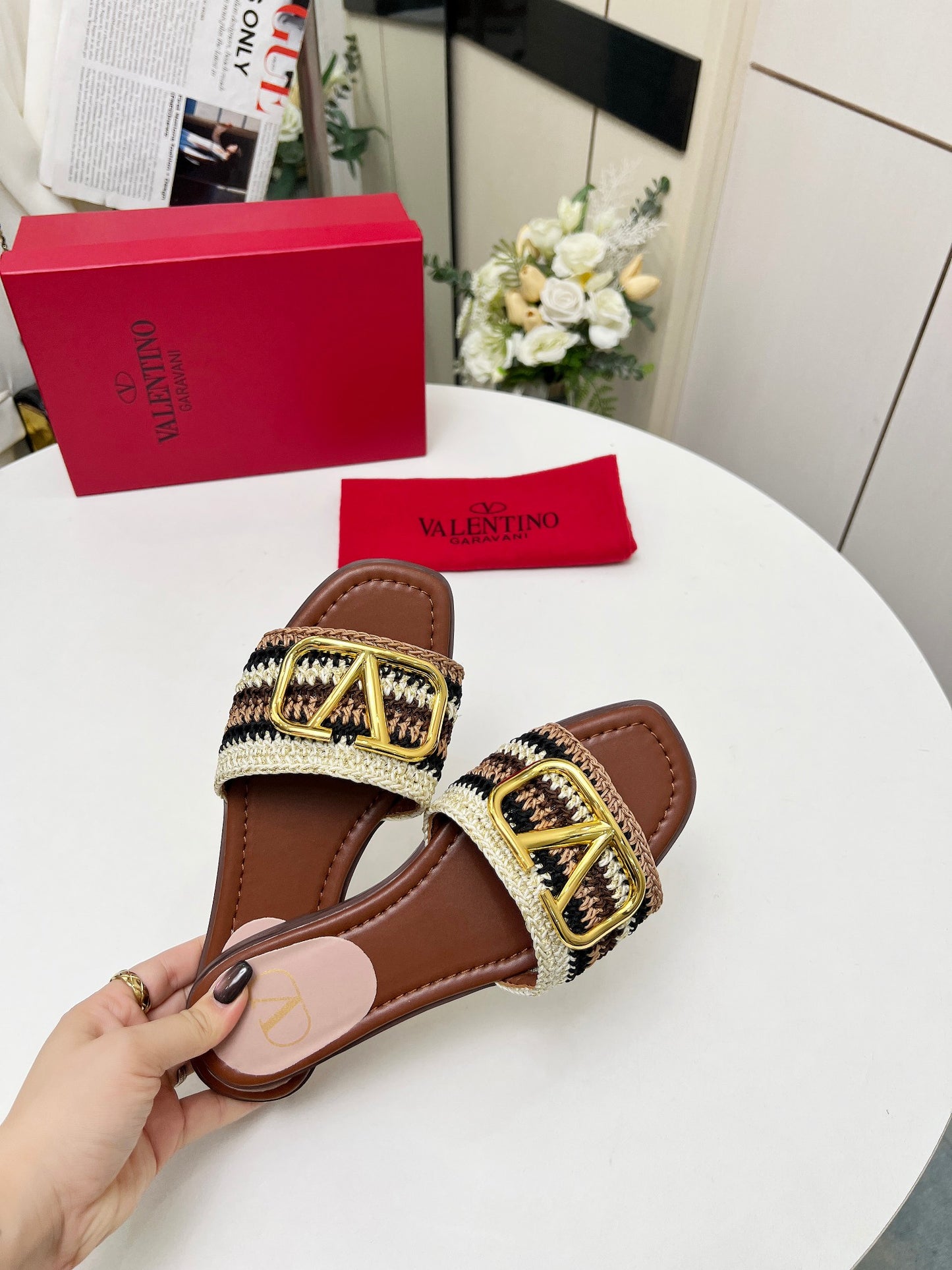 255QVL31ZDE Stylish leather Slippers