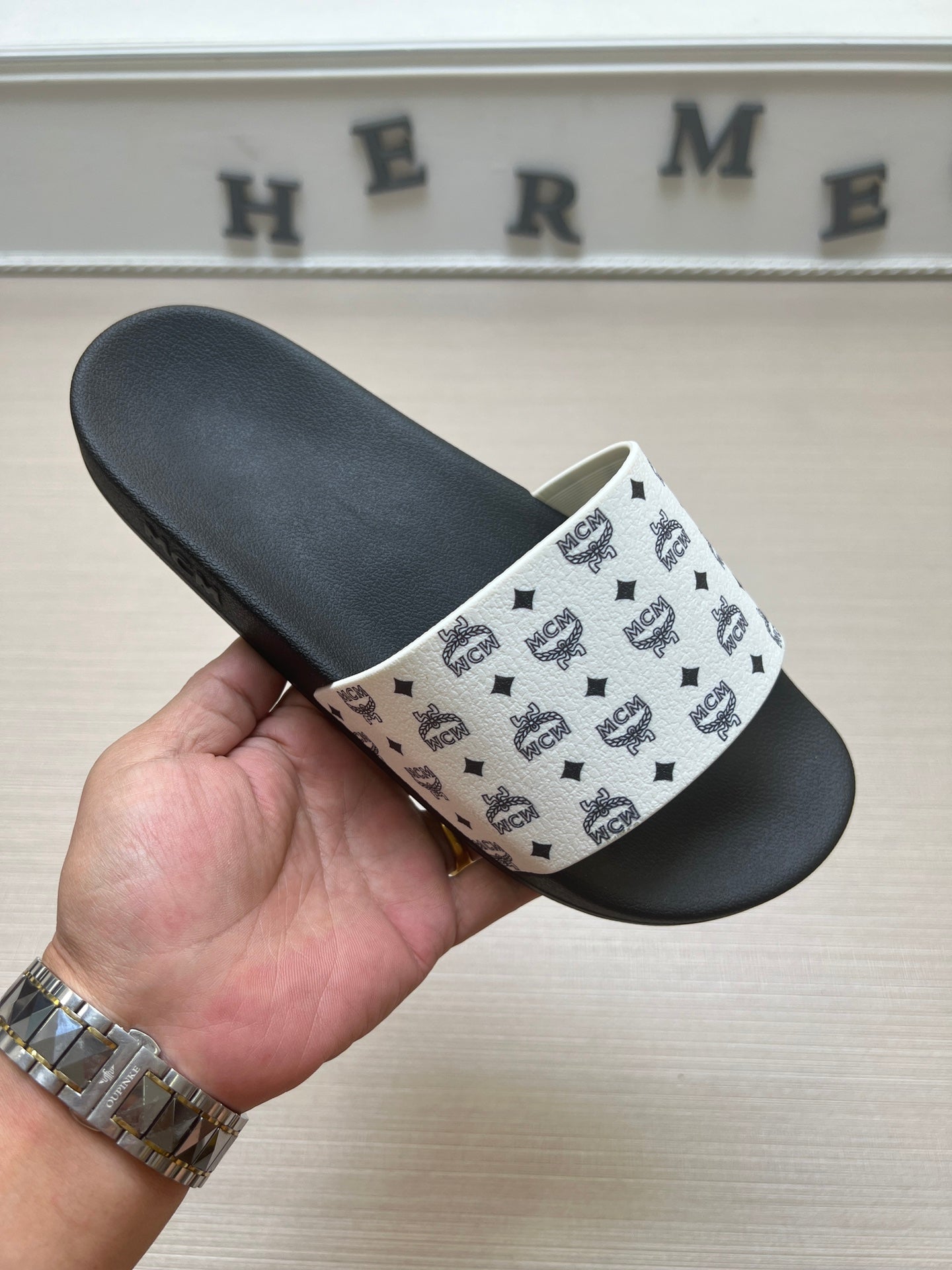 54M46ZDE Stylish slippers
