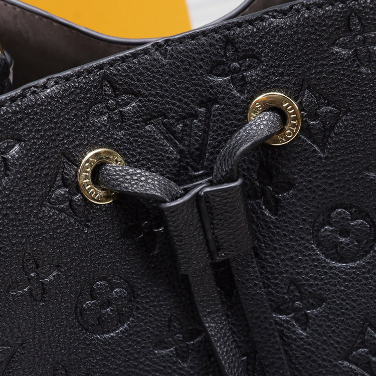 1E81BDE Stylish leather bag