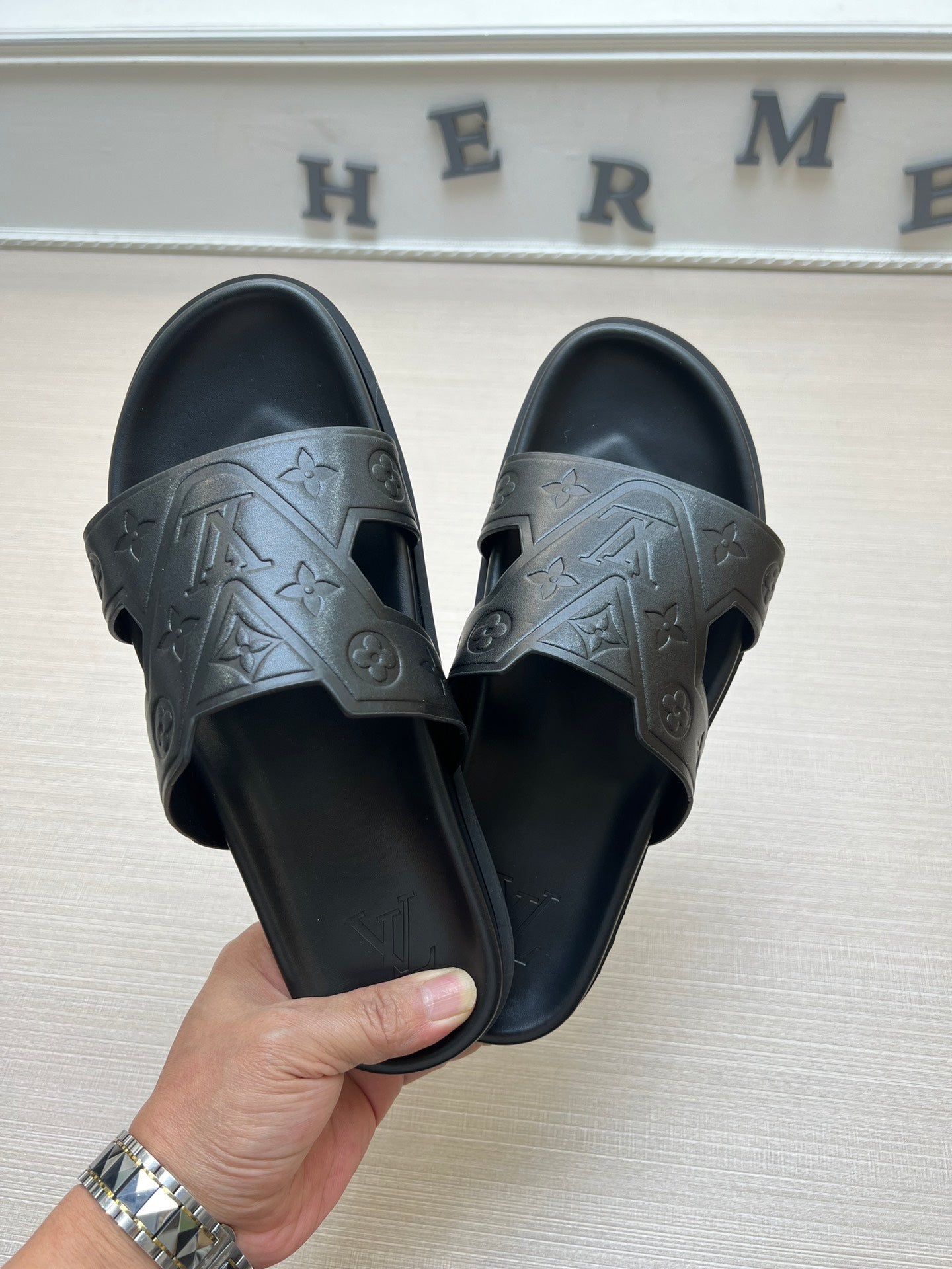 54E66ZDE Stylish slippers