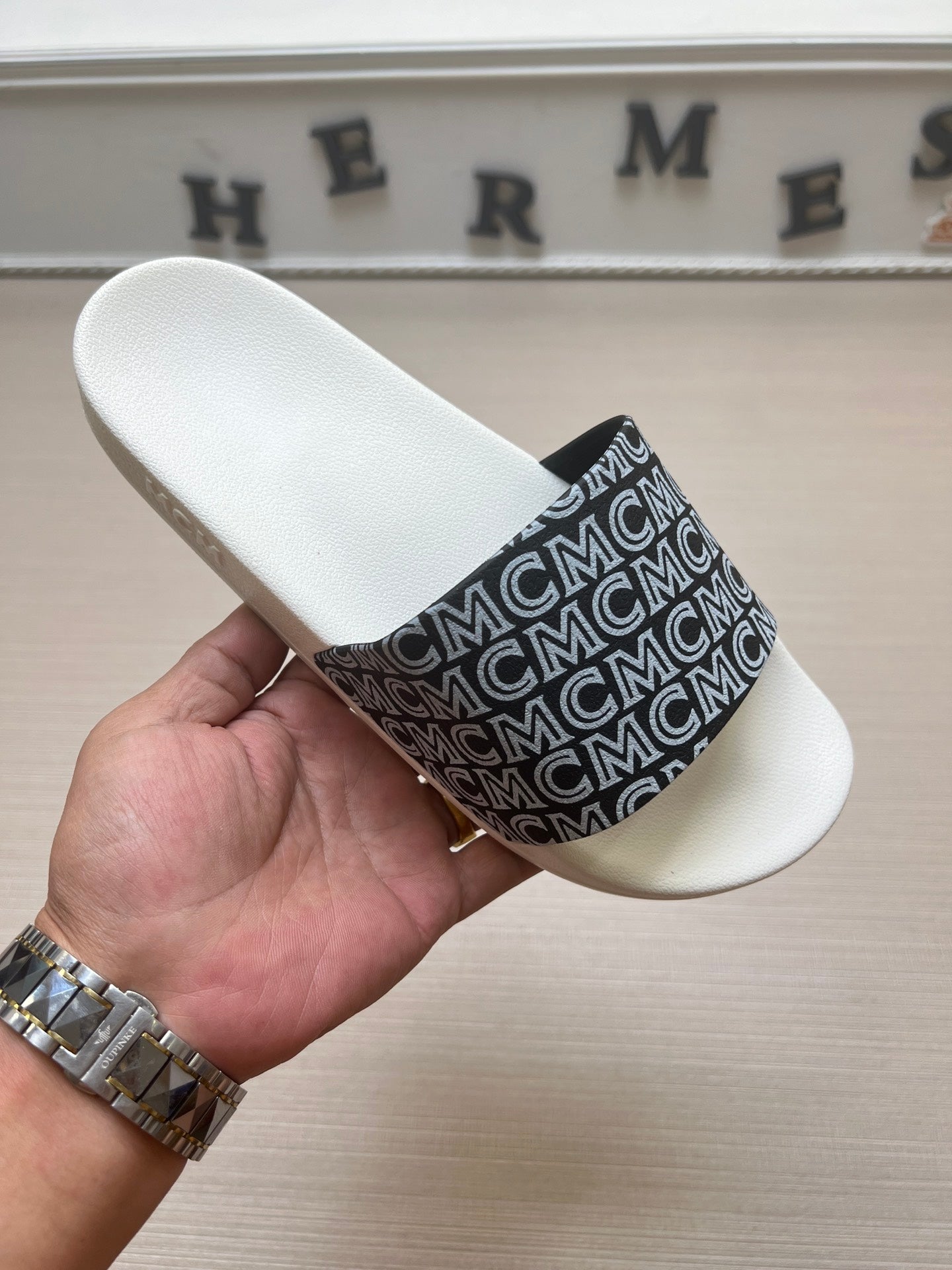 54M45ZDE Stylish slippers
