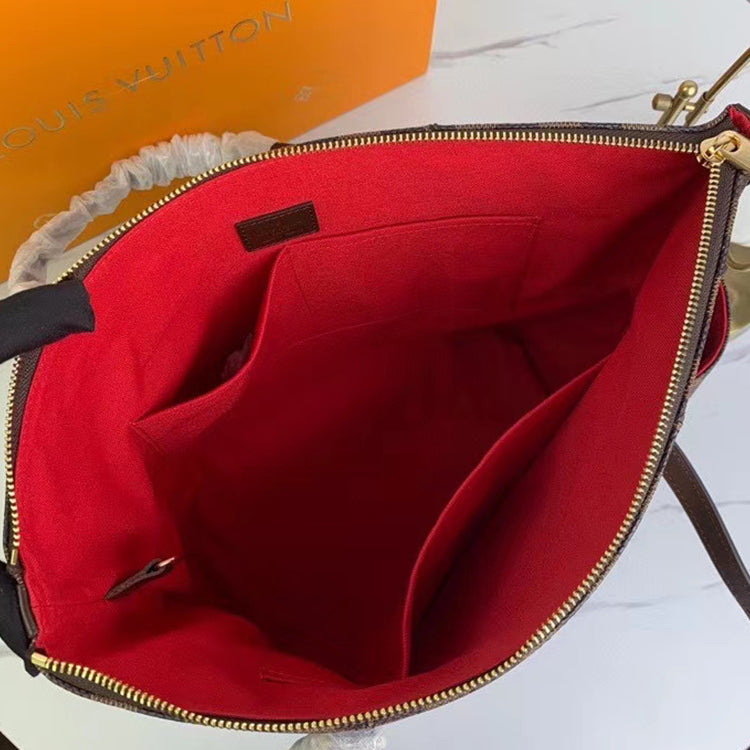 2E108BDE Stylish leather bag