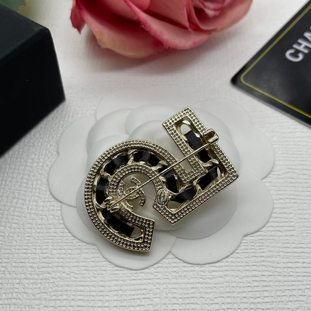 14C846EDE StylishBrooch