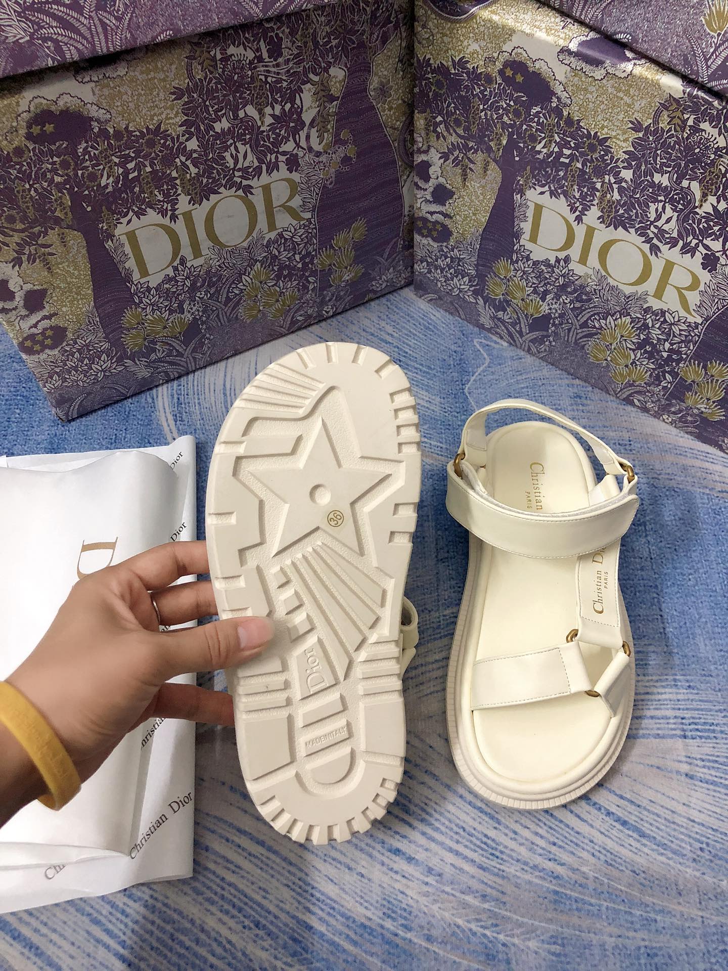 14D8ZDE Stylish sandals