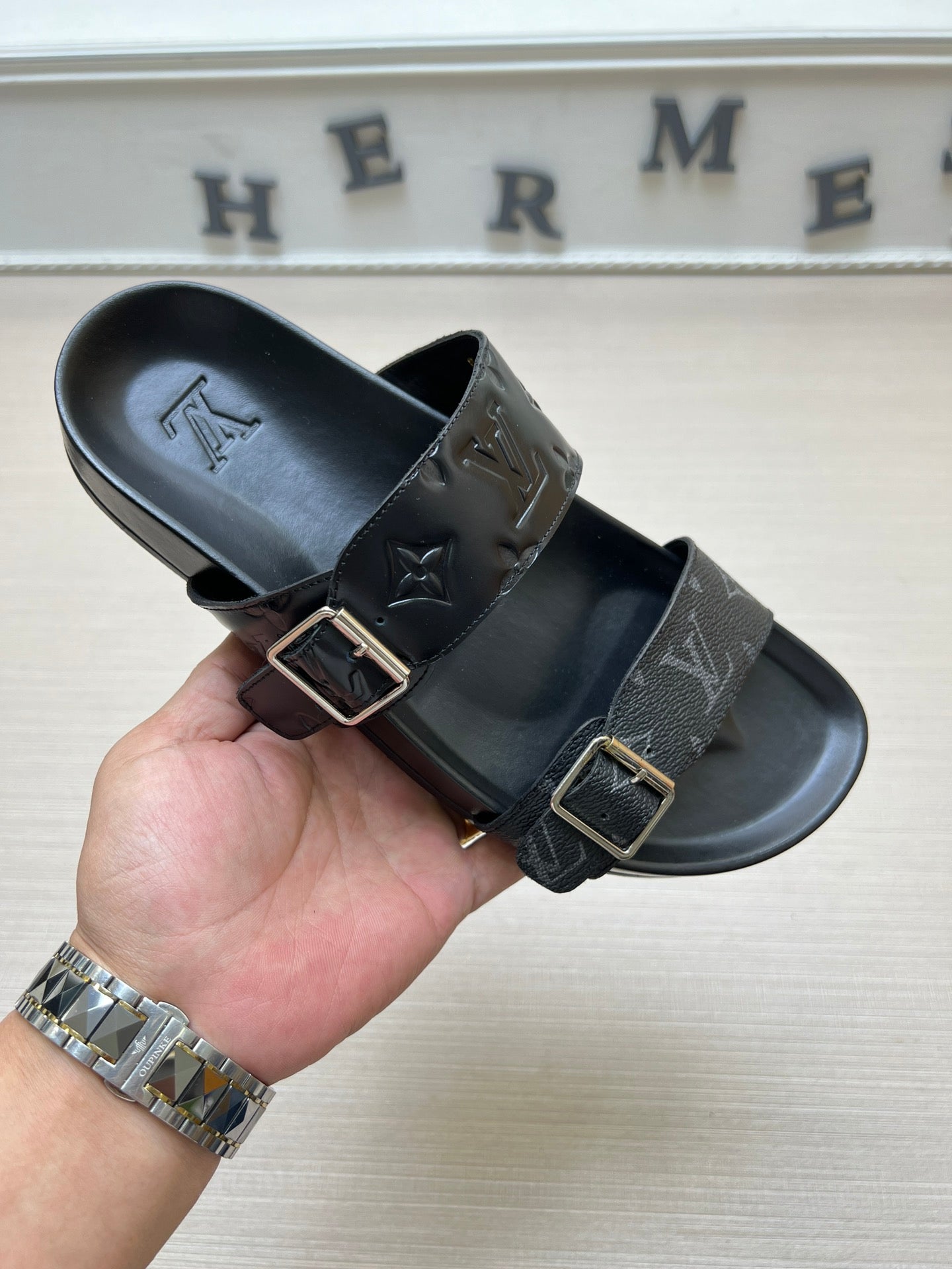 54E87ZDE Stylish slippers