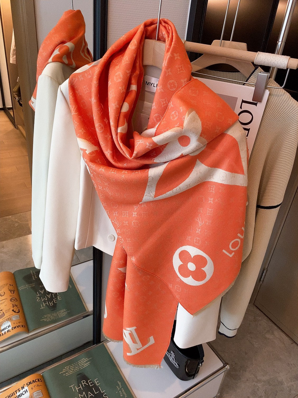 175RE37WDE Stylish Winter Scarves