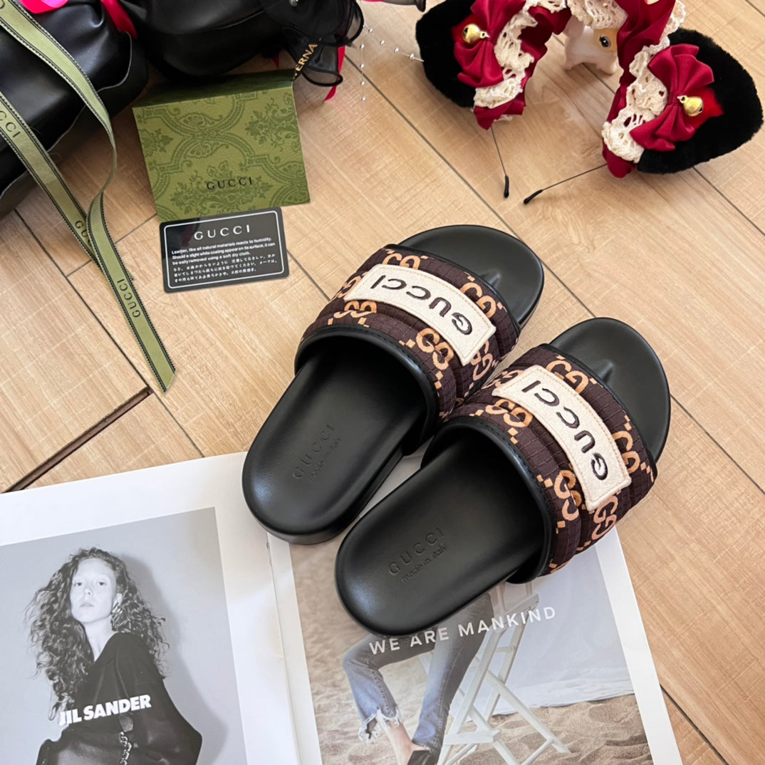 14B84ZDE Stylish Slippers